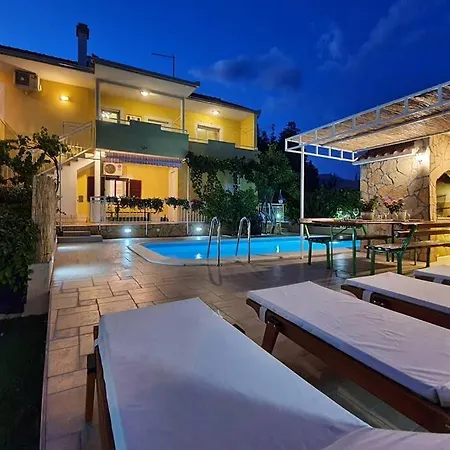 Holiday home Beautiful - Private Heated Pool, Parking, Bbq Near Split Solin