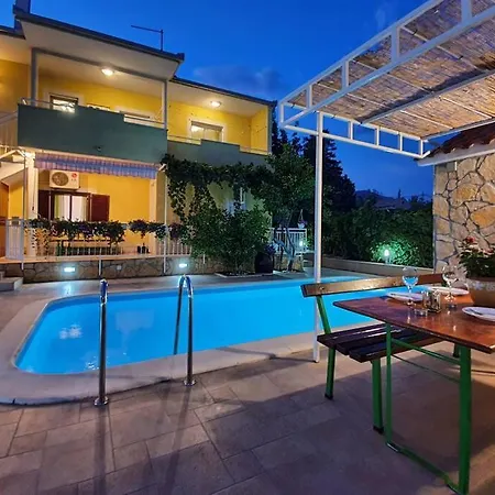 Beautiful - Private Heated Pool, Parking, Bbq Near Split Holiday home *