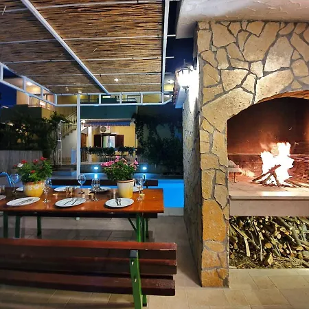 Beautiful - Private Heated Pool, Parking, Bbq Near Split Solin