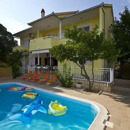 Beautiful - Private Heated Pool, Parking, Bbq Near Split Holiday home *