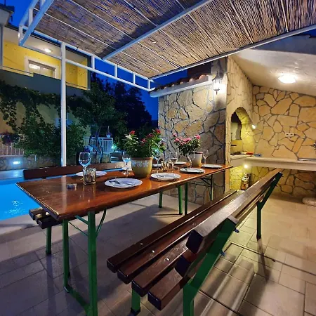 Beautiful - Private Heated Pool, Parking, Bbq Near Split