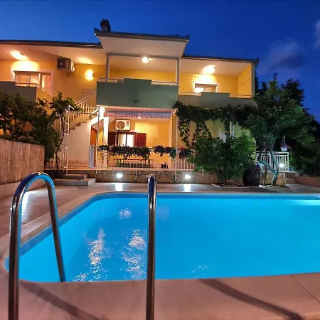 Holiday home Beautiful - Private Heated Pool, Parking, Bbq Near Split
