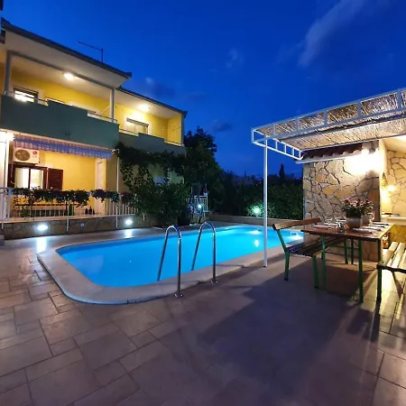 Beautiful - Private Heated Pool, Parking, Bbq Near Split *