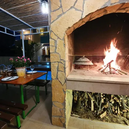 Beautiful - Private Heated Pool, Parking, Bbq Near Split