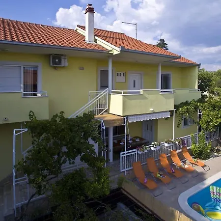 Beautiful - Private Heated Pool, Parking, Bbq Near Split Vakantiehuis Solin