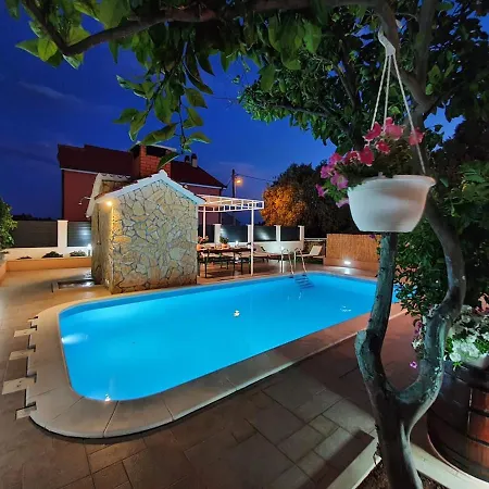 Beautiful - Private Heated Pool, Parking, Bbq Near Split Solin