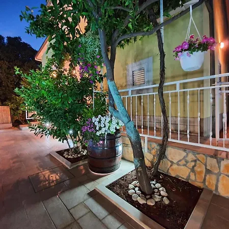 Vakantiehuis Beautiful - Private Heated Pool, Parking, Bbq Near Split *