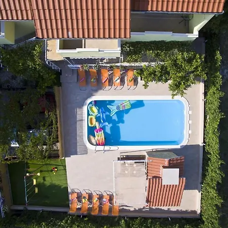 Krnic Sol - Split, With A Heated Pool Hébergement de vacances Solin