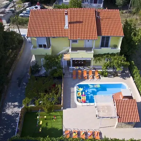 Beautiful - Private Heated Pool, Parking, Bbq Near Split
