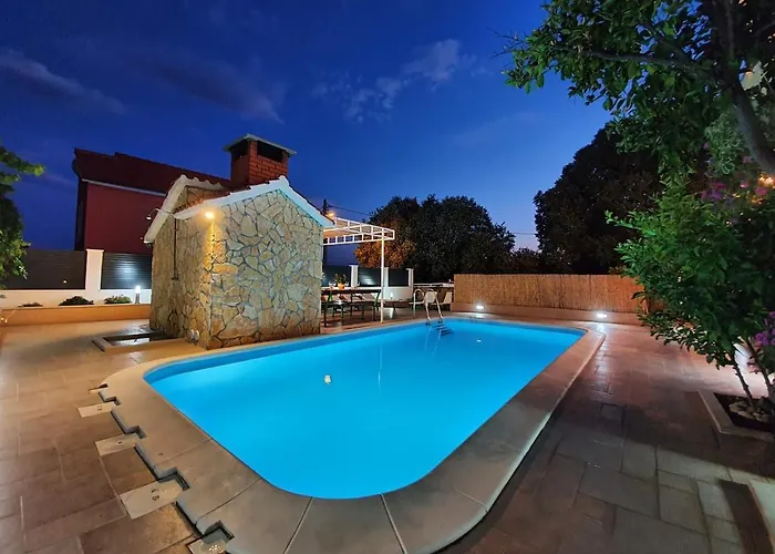 Krnic Sol - Split, With A Heated Pool Vikendica