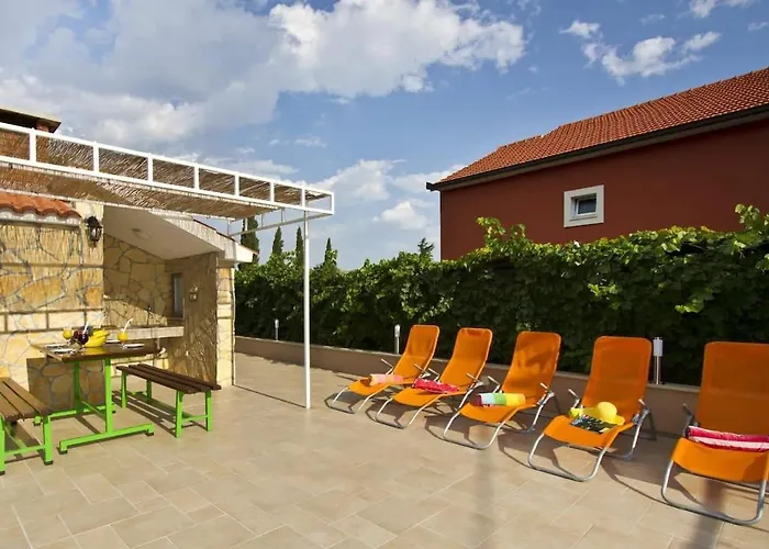 Vikendica Krnic Sol - Split, With A Heated Pool *