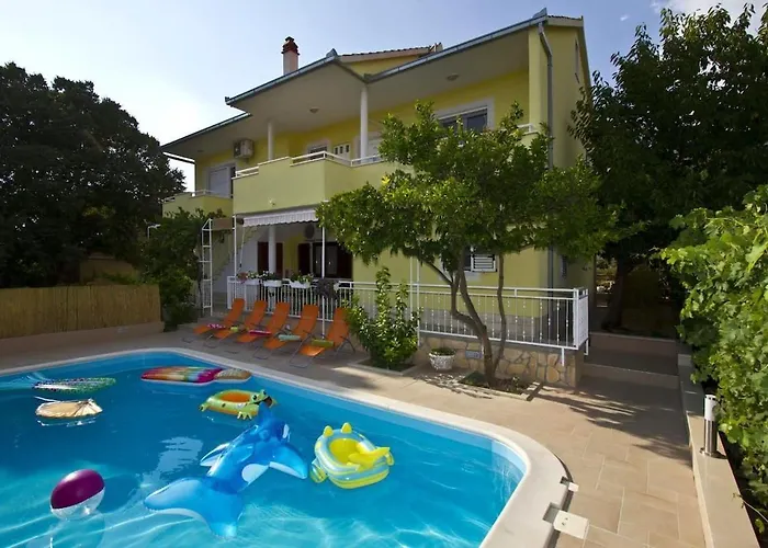 Krnic Sol - Split, With A Heated Pool Vikendica *