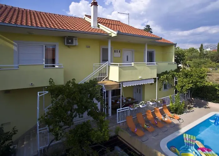 Krnic Sol - Split, With A Heated Pool Prázdninový dům Solin