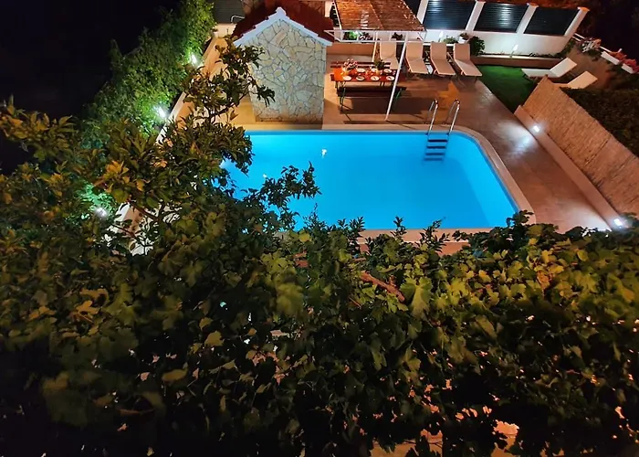 Vikendica Krnic Sol - Split, With A Heated Pool *