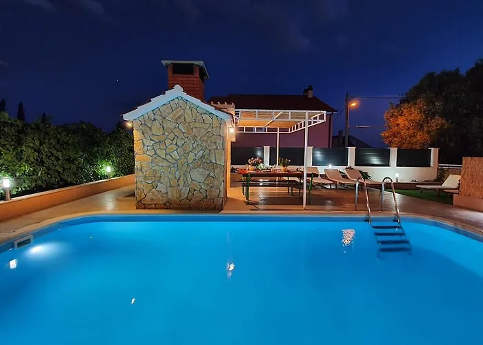 Krnic Sol - Split, With A Heated Pool Vikendica *