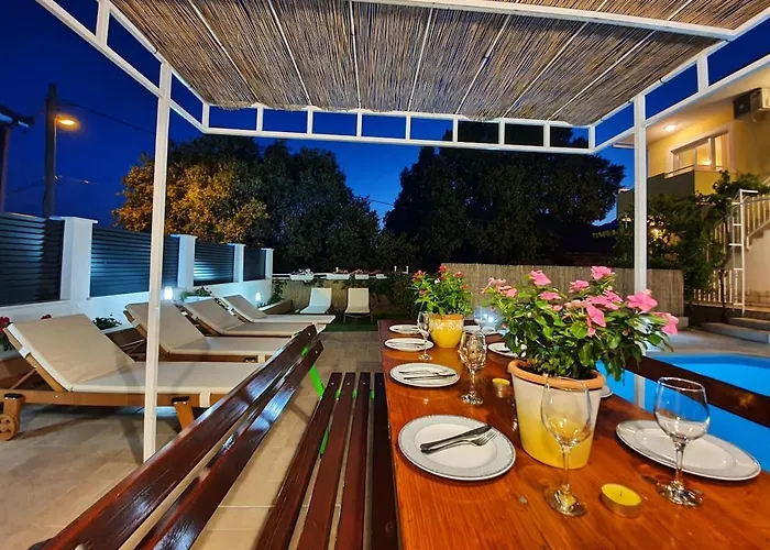 Krnic Sol - Split, With A Heated Pool Prázdninový dům Solin
