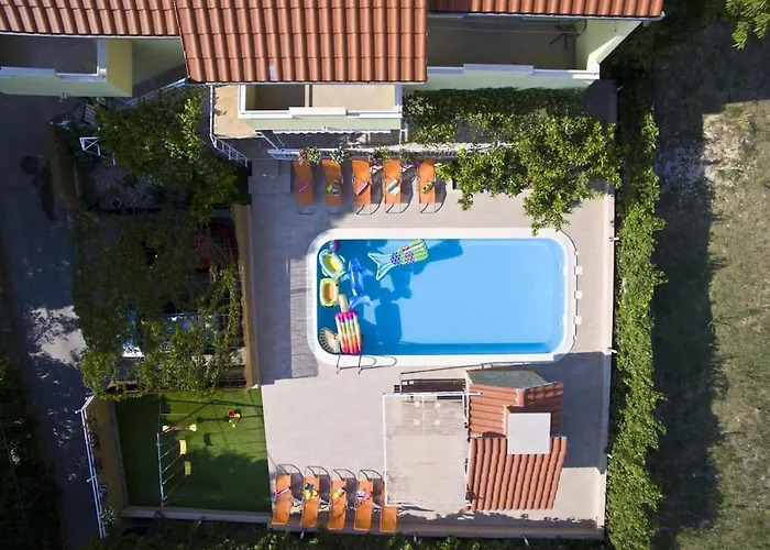 Krnic Sol - Split, With A Heated Pool Vikendica Solin