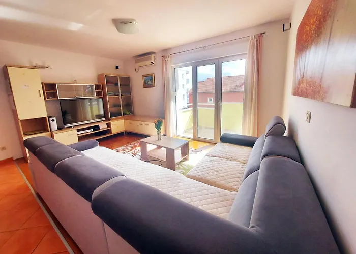 Vikendica Krnic Sol - Split, With A Heated Pool *