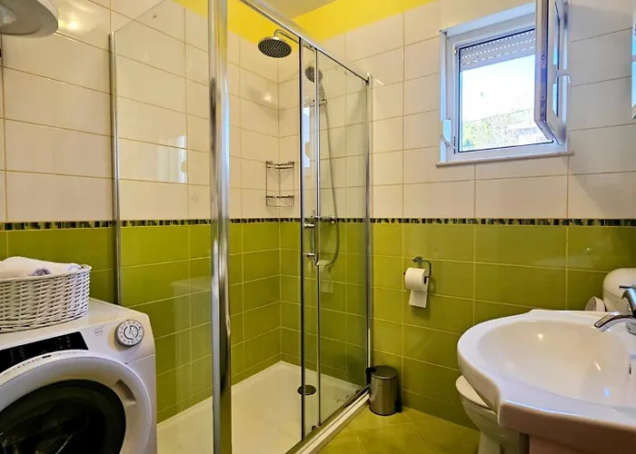 Vikendica Krnic Sol - Split, With A Heated Pool Solin