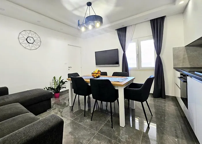 Krnic Sol - Split, With A Heated Pool Solin
